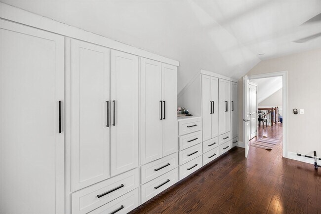 Building Photo - 38 Fenwick St
