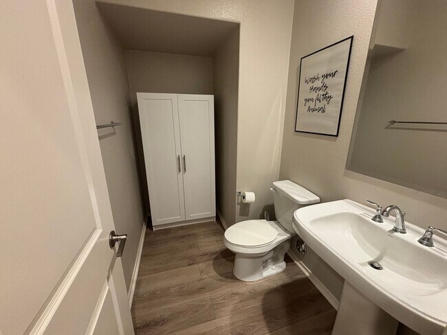 Building Photo - Spacious 3-Bedroom Home with Community Ame...