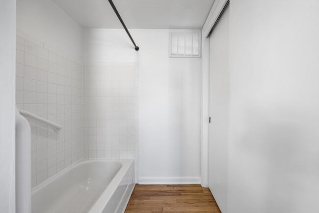 Building Photo - Well Cared for Single Family Home in Conve...