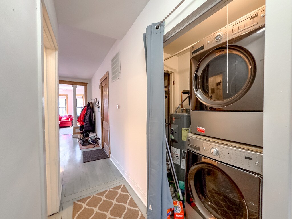 Building Photo - 3245 N Lakewood Ave