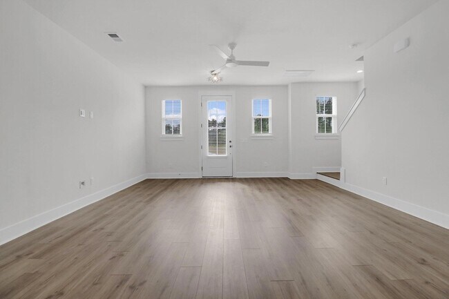 Building Photo - 266 Symphony Ave