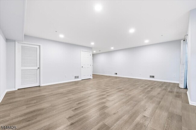 Building Photo - 604 Knollwood Ct