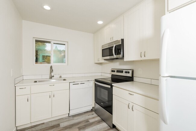 Building Photo - 7151-7153 Fauntleroy Wy SW