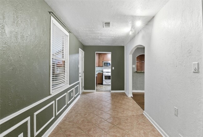 Building Photo - 1814 Chantilly Ln