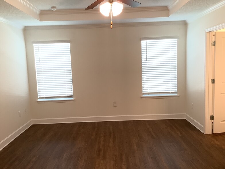 Building Photo - 4522 Birdsong Dr