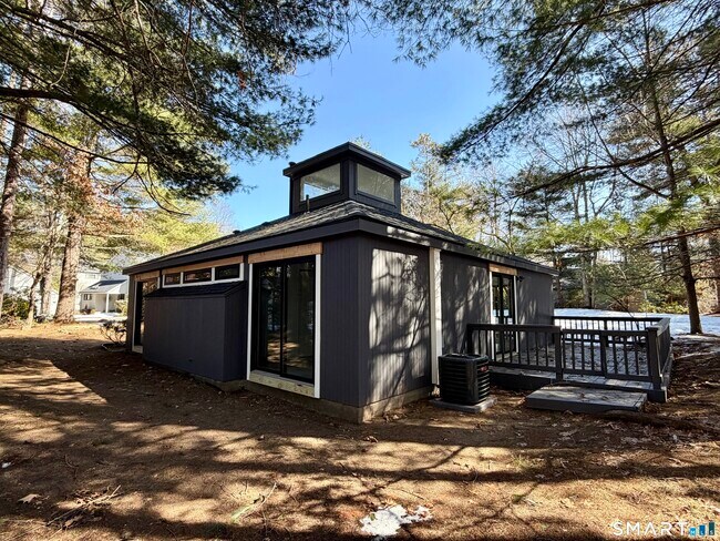 Building Photo - 15 Finch Run