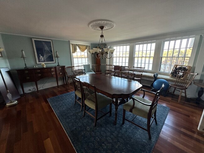 Building Photo - 2 Oxford St