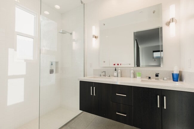 Building Photo - 2707 Majestic Way
