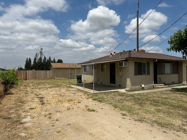 Building Photo - Coming Soon Cozy Renovated Country Propert...