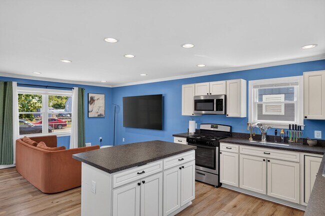 Building Photo - Updated Single-Family Home for Rent in Fairlawn