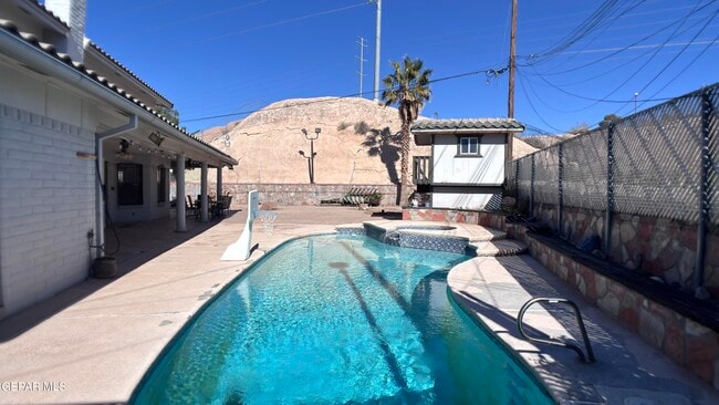 Building Photo - 4719 Frankfort Ave