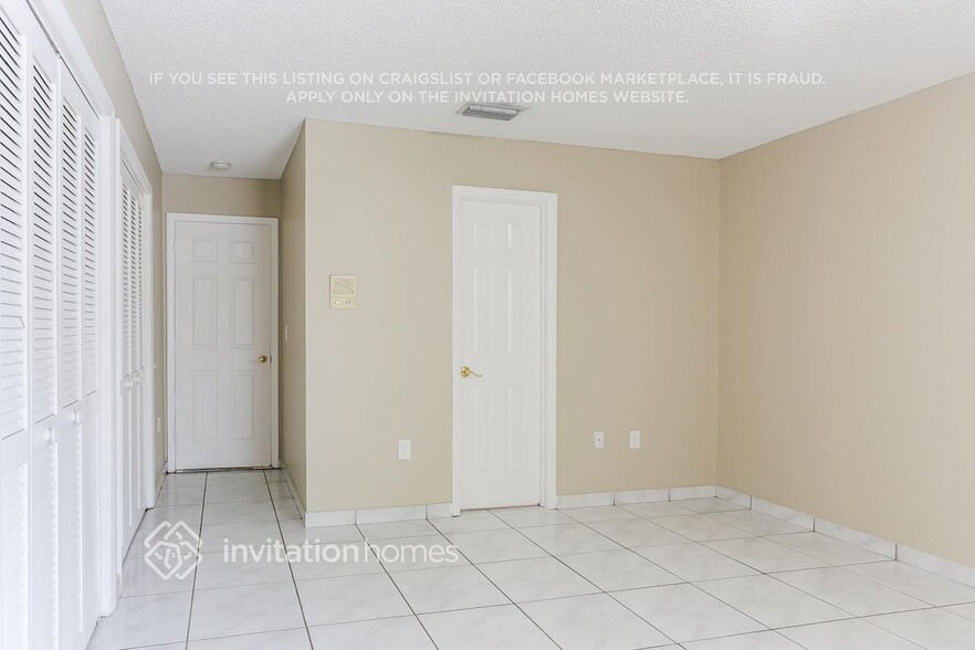 Building Photo - 4705 SW 143rd Ave