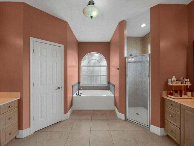 Building Photo - 1371 SW Halford Ave