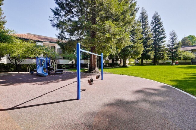 Building Photo - Recently upgraded Condo in a highly desirable location in Sunnyvale.