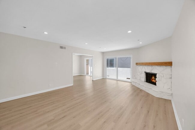 Building Photo - 3 Bedroom and 2 Bathroom Home – Close to C...