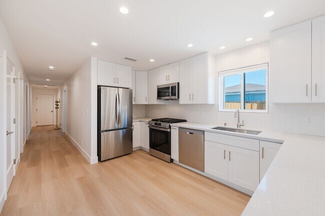 Building Photo - New Torrance Home!