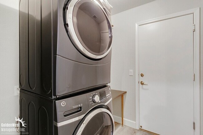 Building Photo - Charming 4Bdm 2Ba Home with a Private Yard in Peoria!