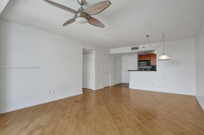 Building Photo - 770 Claughton Island Dr
