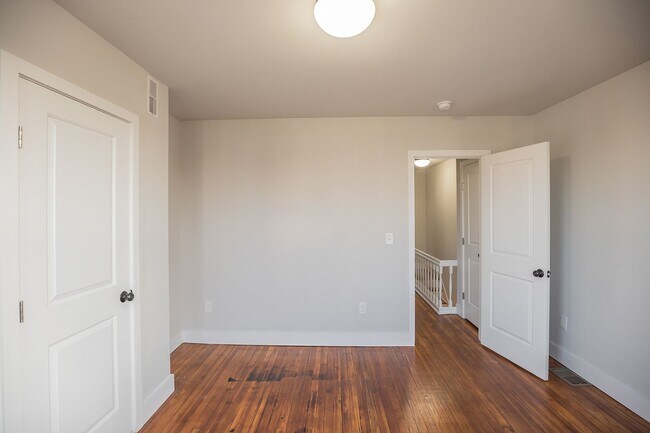 Building Photo - 1227 S Peach St