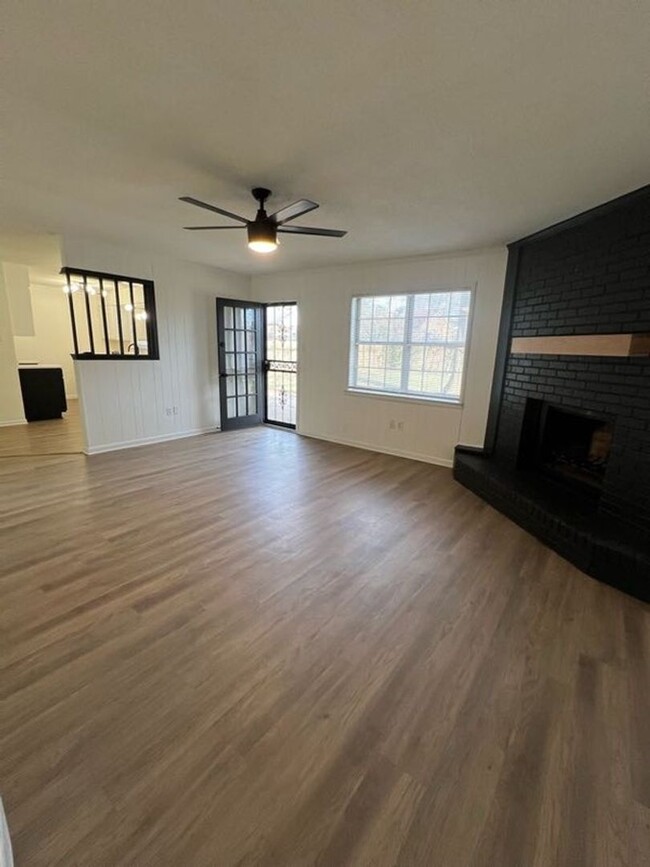 Building Photo - Stunning 3-Bedroom Home in Memphis - Moder...