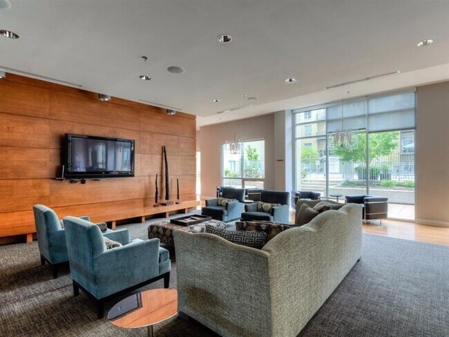 Building Photo - 711 Cosmopolitan Dr NE