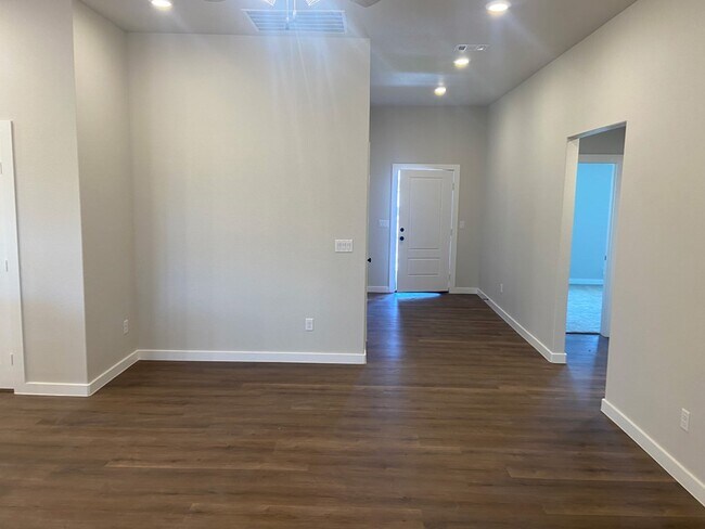 Building Photo - 329 Trailblazer Ln