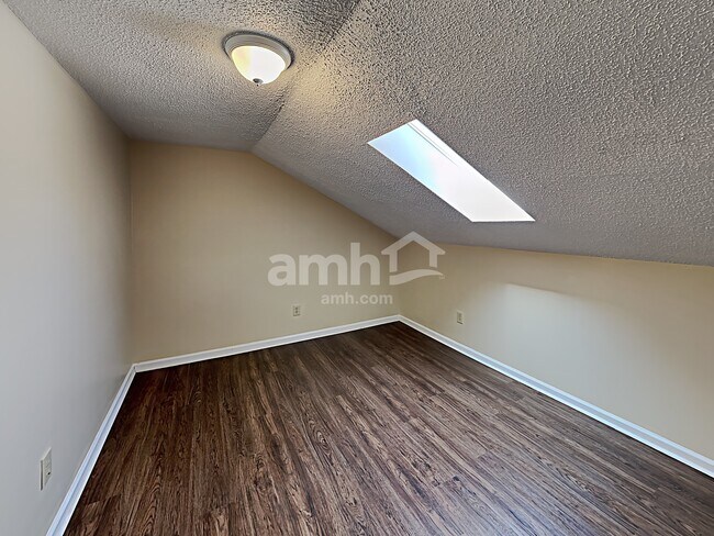 Building Photo - 9319 Cedar River Rd