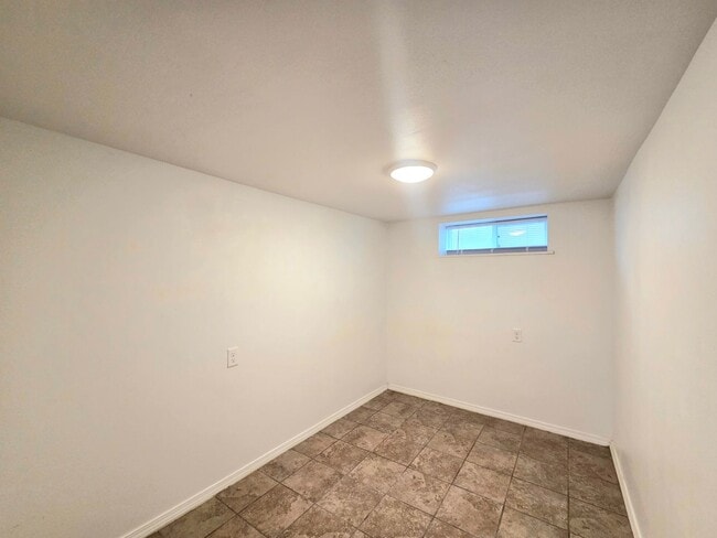 Building Photo - 1121 Monitor Ave