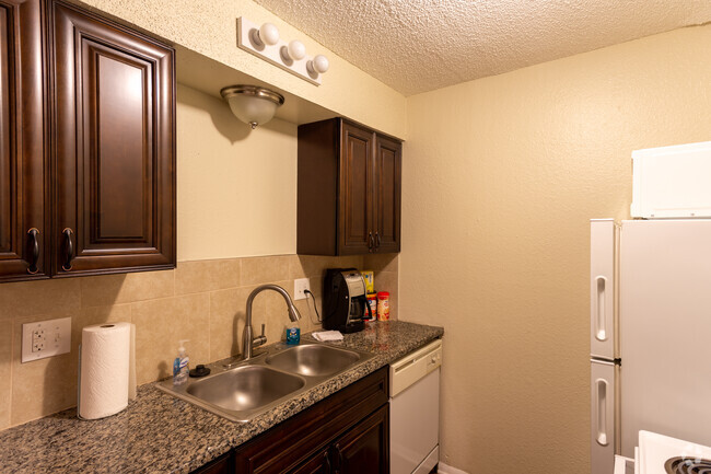 1BR, 1BA 680SF - Stone Fountain Apartments