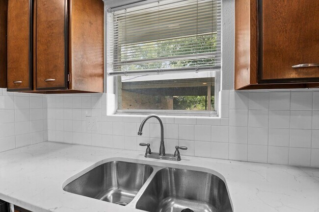 Building Photo - 2712 St Edwards Cir