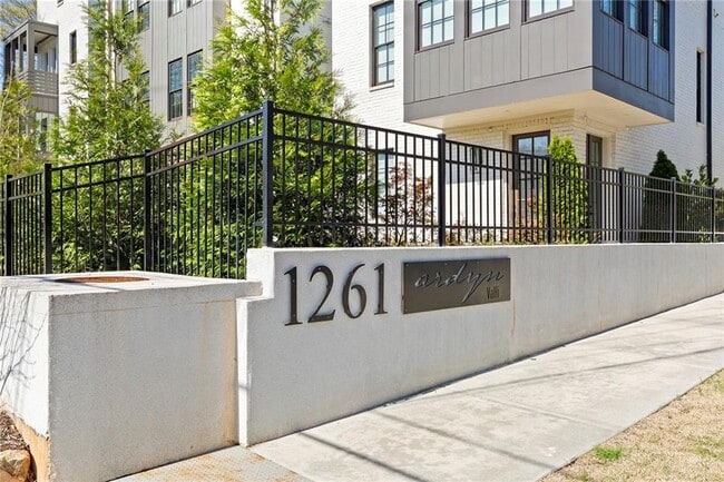 Building Photo - 1261 Virginia Ave NE