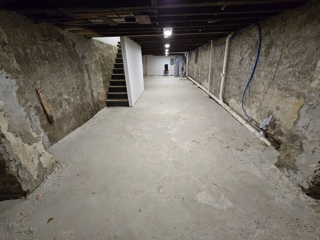 Building Photo - 1502 S 52nd St