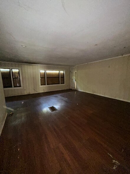 Building Photo - 314 W Clarendon Dr