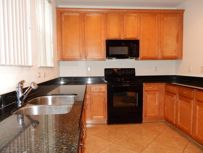 Building Photo - 540 Amador Ln