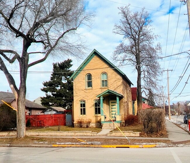 Building Photo - 228 E 8th St