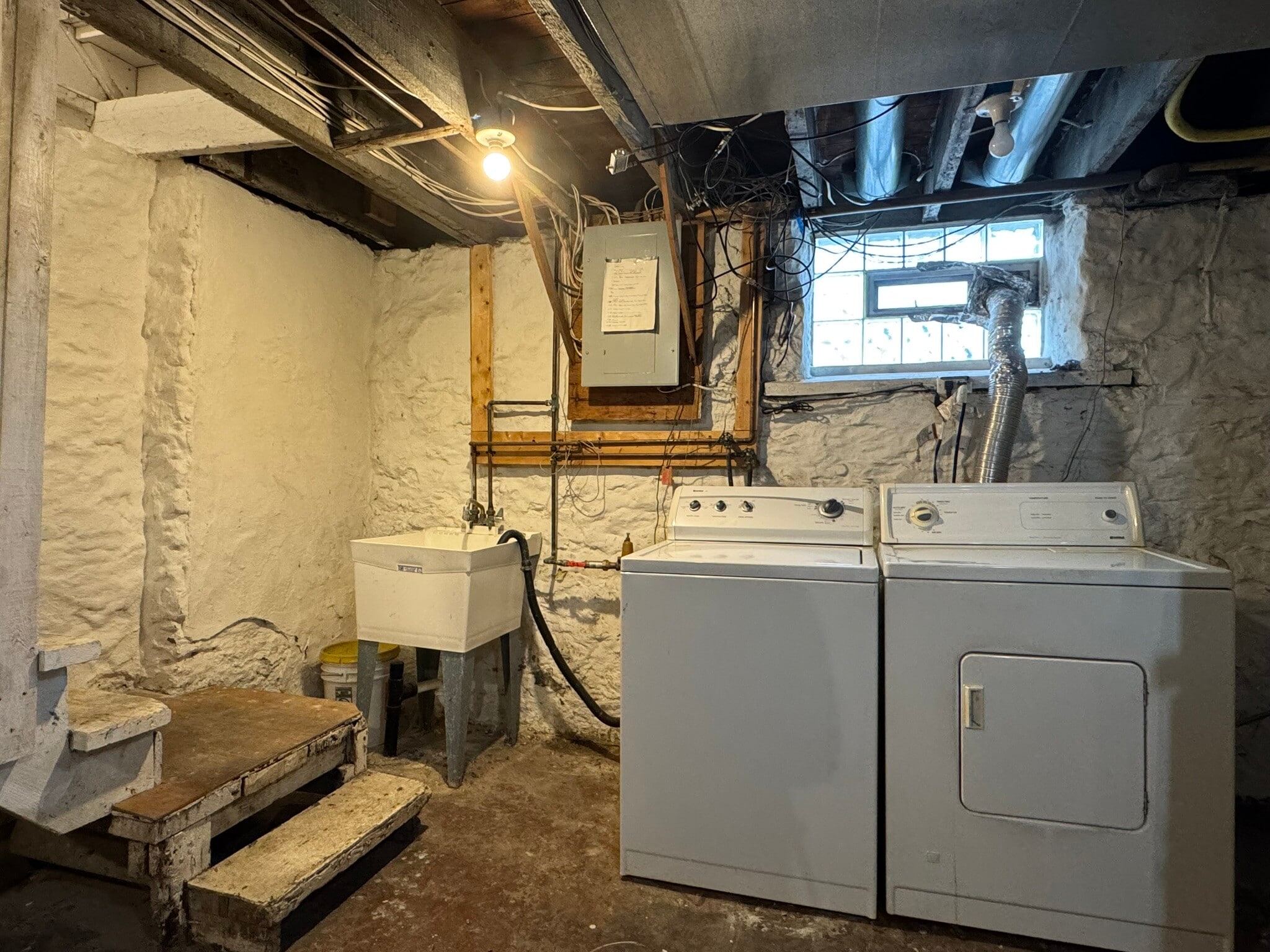 Building Photo - 16 Sycamore St