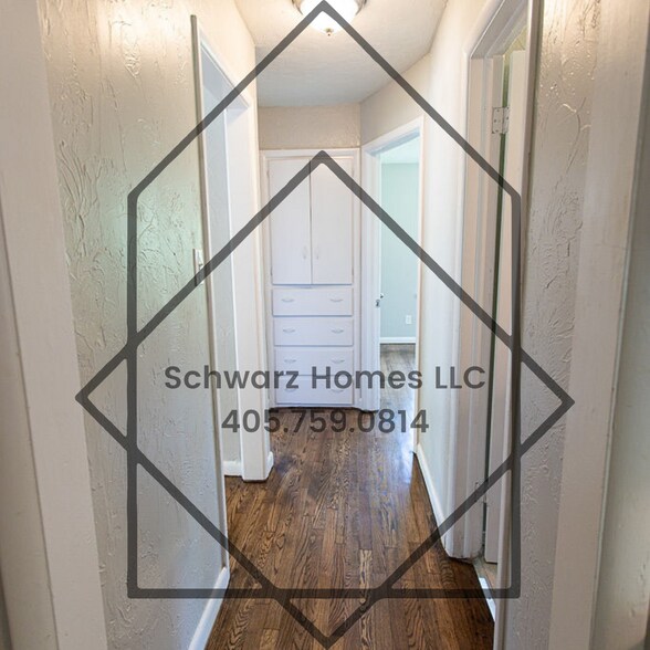 Building Photo - 3009 N Vermont Ave