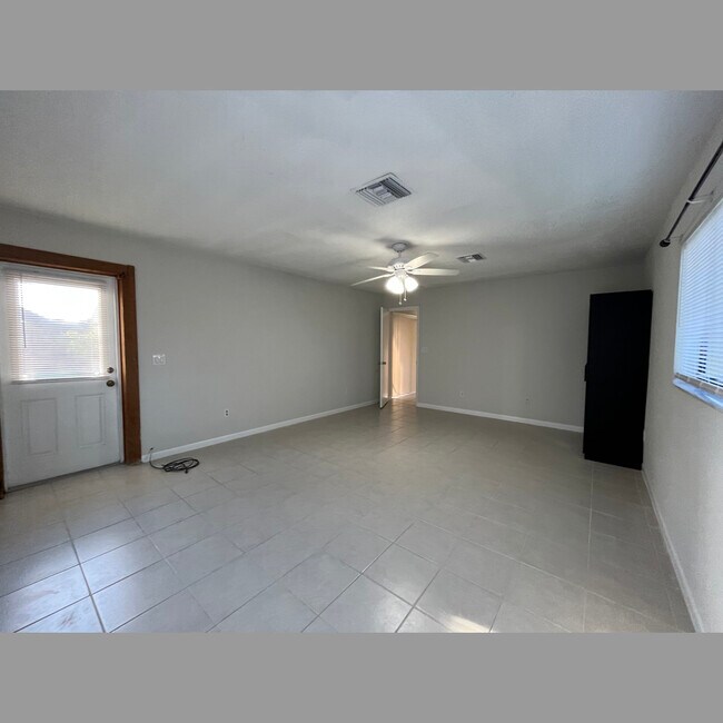 Building Photo - 7247 Albany Rd