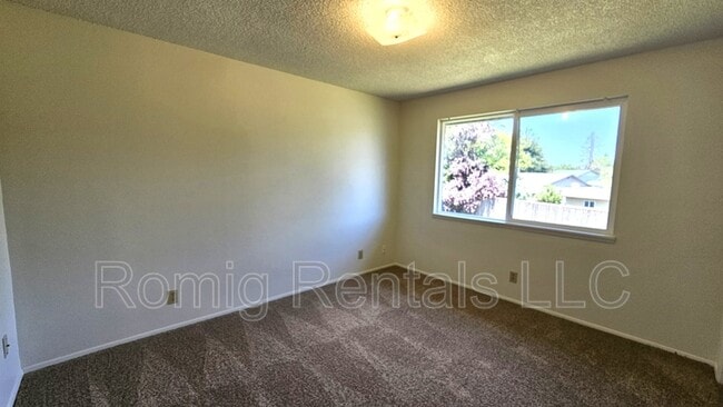 Building Photo - 1602 SE 145th Ct