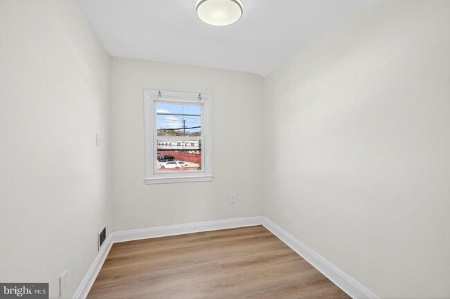 Building Photo - 1870 Yakona Rd