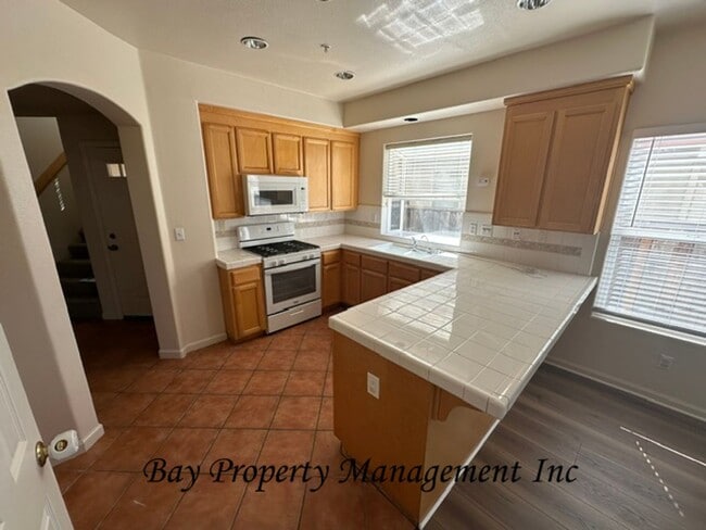 Building Photo - **Beautiful 4 Bedroom Home Overlooking Twin Creeks Golf Course**