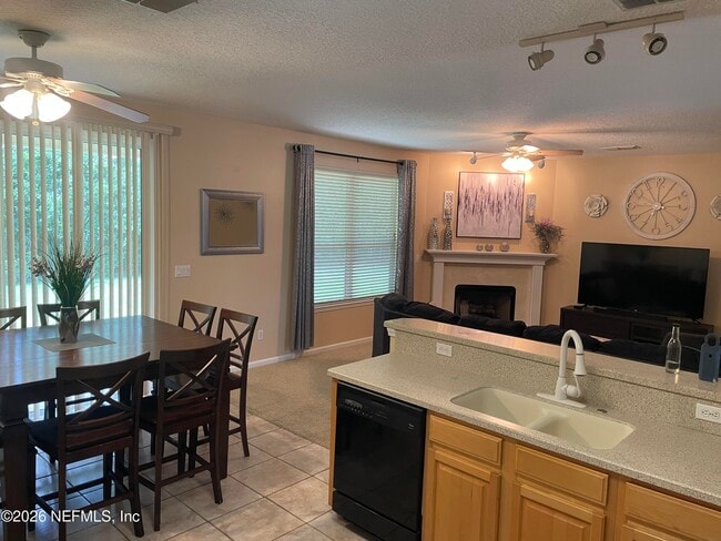 Building Photo - 2543 Willow Creek Dr