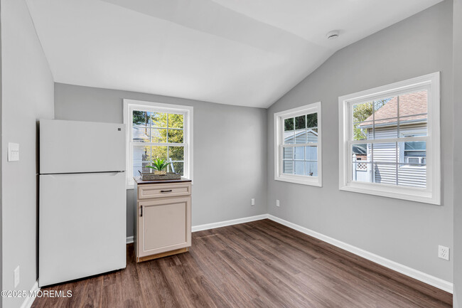 Building Photo - 41 Harding Ave