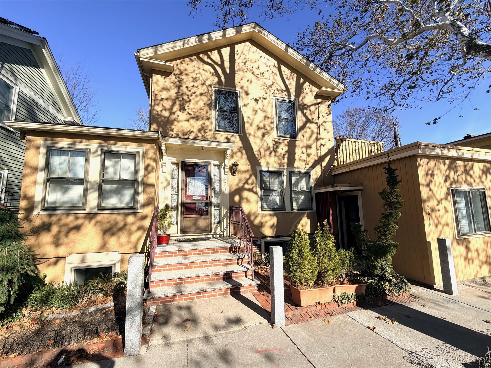 Building Photo - 261 Mount Auburn St