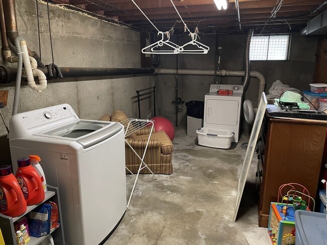 Building Photo - 137 Norton St