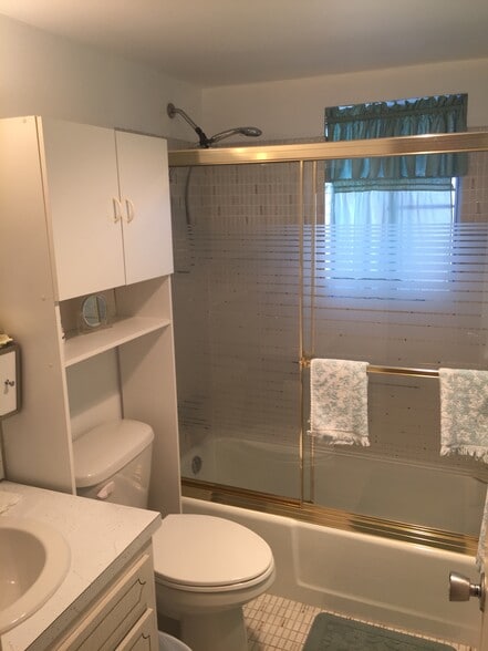 Bathroom - 2960 Lake Osborne Dr