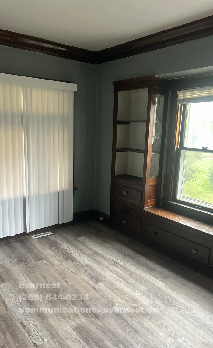 Building Photo - 3046 E 130th St