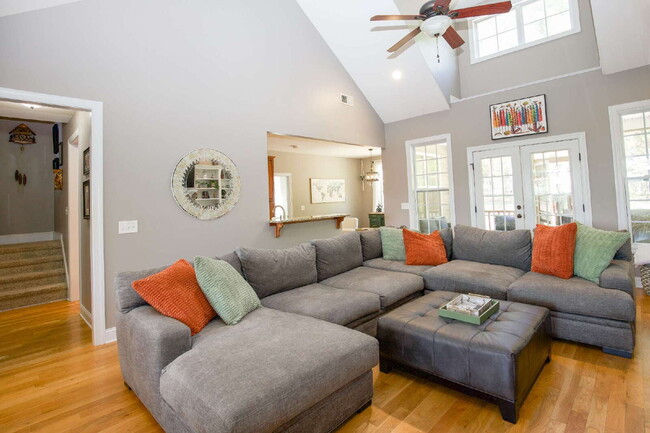 Building Photo - "Beautifully Designed, spacious 2400 Sq. F...