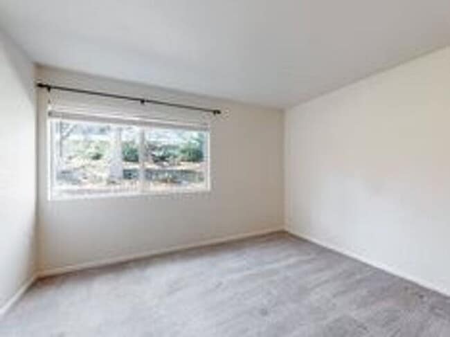 Building Photo - Cozy Two Bed/Two Bath Condo in Convenient ...