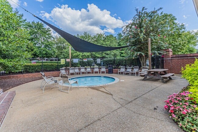 Building Photo - 111 Tyne Dr